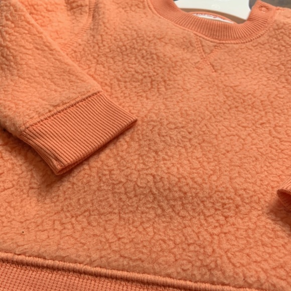 PLUSH BABY LONG SLEEVE SWEATER(6-9m)!! - Picture 2 of 7